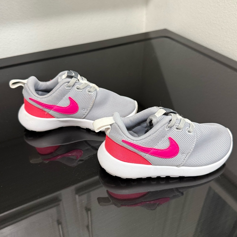 Nike Roshe One "Hyper Pink" 9C toddler girl sneakers